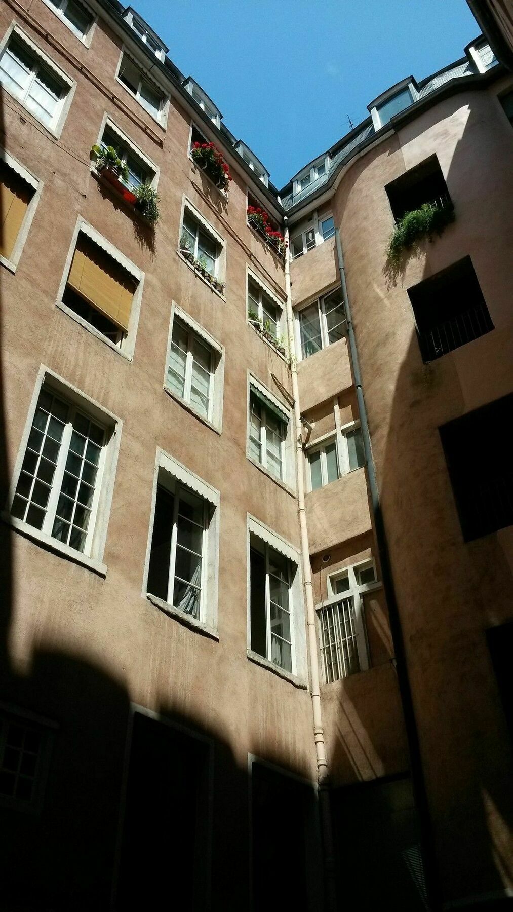 La Nuit Saint Georges Apartment Лион Екстериор снимка